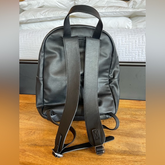 Universal Thread black backpack - Picture 2 of 5